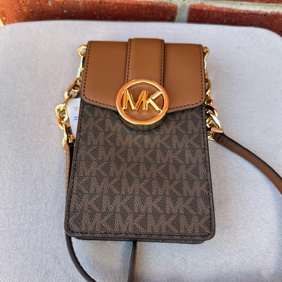 Michael Kors crossbody phone case - Picture 4 of 8